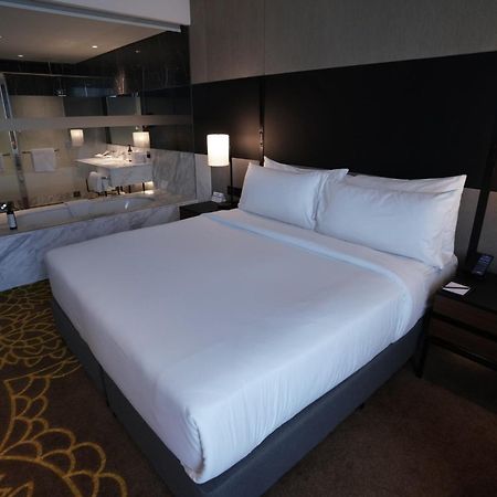 Готель Hilton Bengaluru Embassy Manyata Business Park Екстер'єр фото