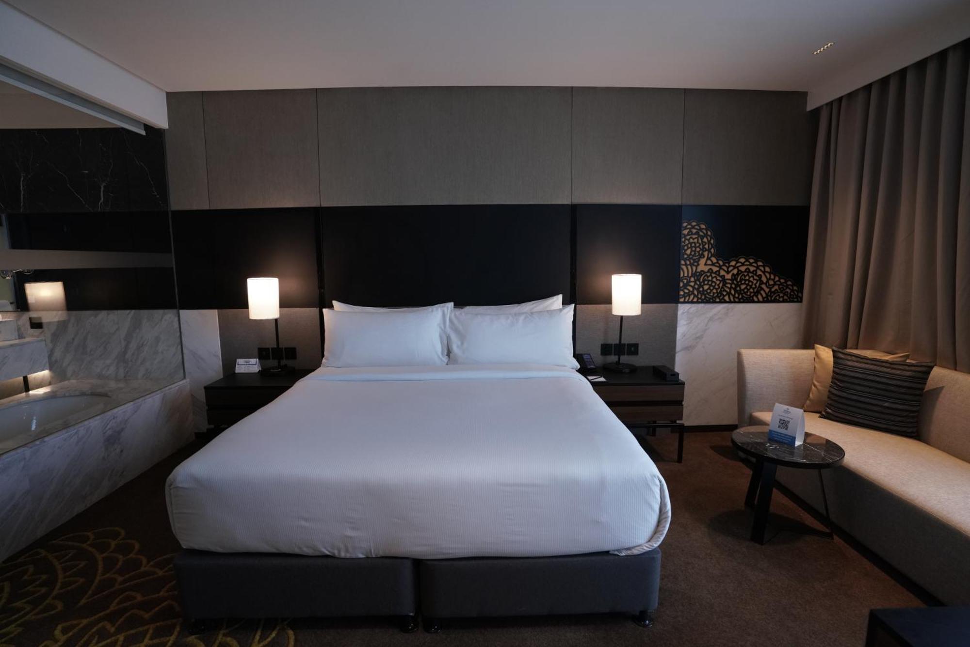 Готель Hilton Bengaluru Embassy Manyata Business Park Екстер'єр фото