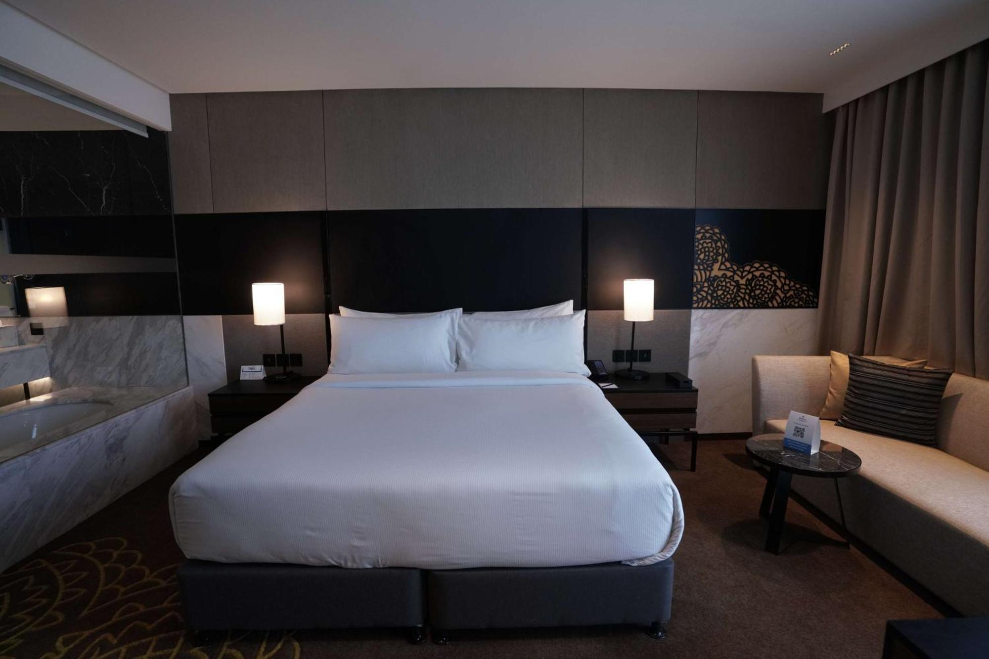 Готель Hilton Bengaluru Embassy Manyata Business Park Екстер'єр фото
