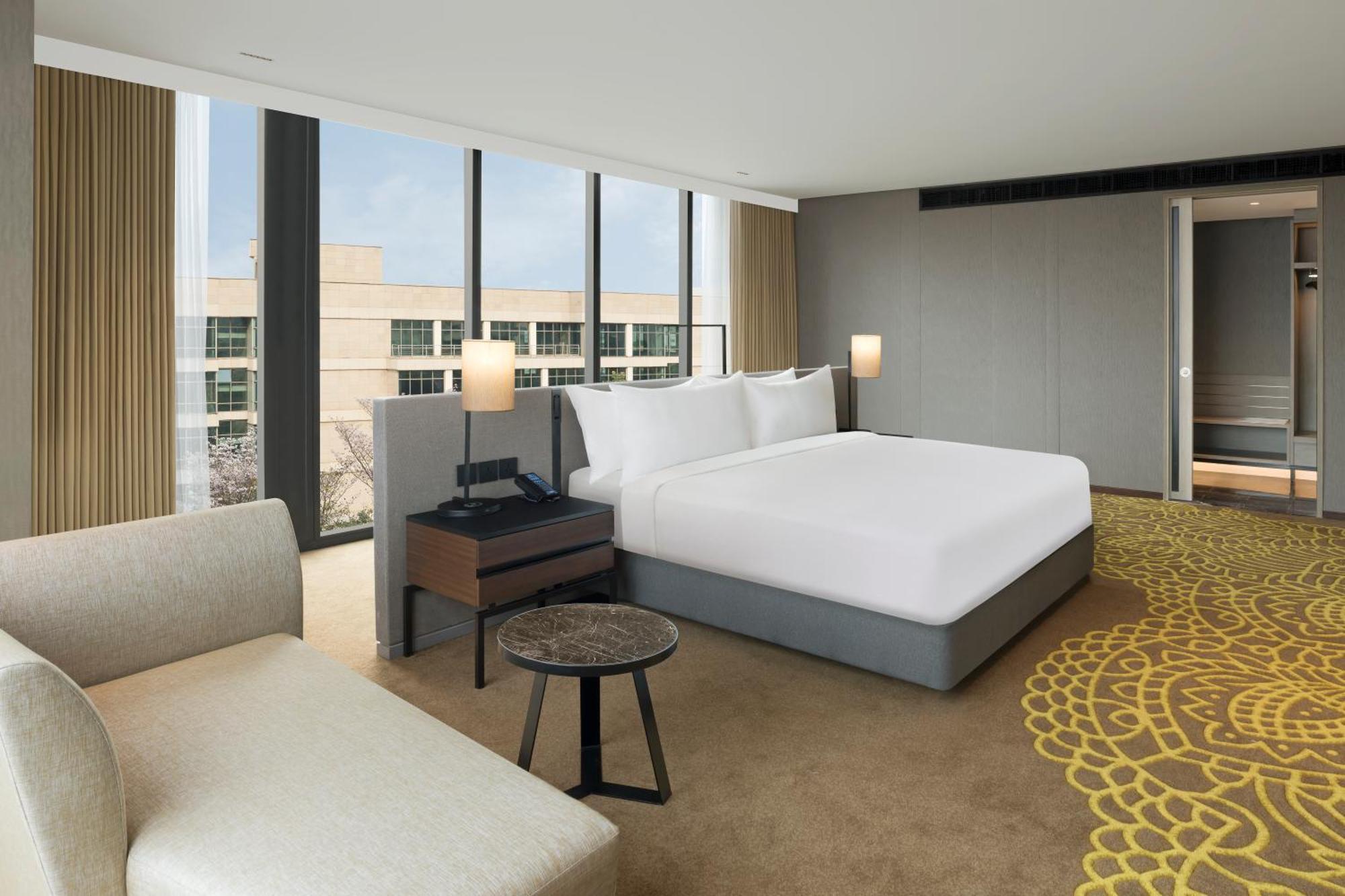 Готель Hilton Bengaluru Embassy Manyata Business Park Екстер'єр фото